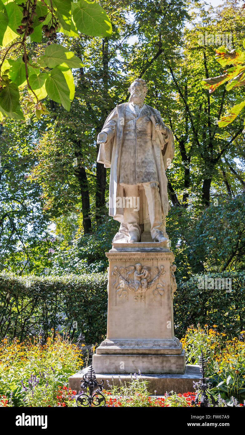 Graf Anton Alexander von Auersperg oder Anastasius Grun Statue im Stadt-Park, Graz, Österreich. Er war ein österreichischer Dichter und liberal Stockfoto