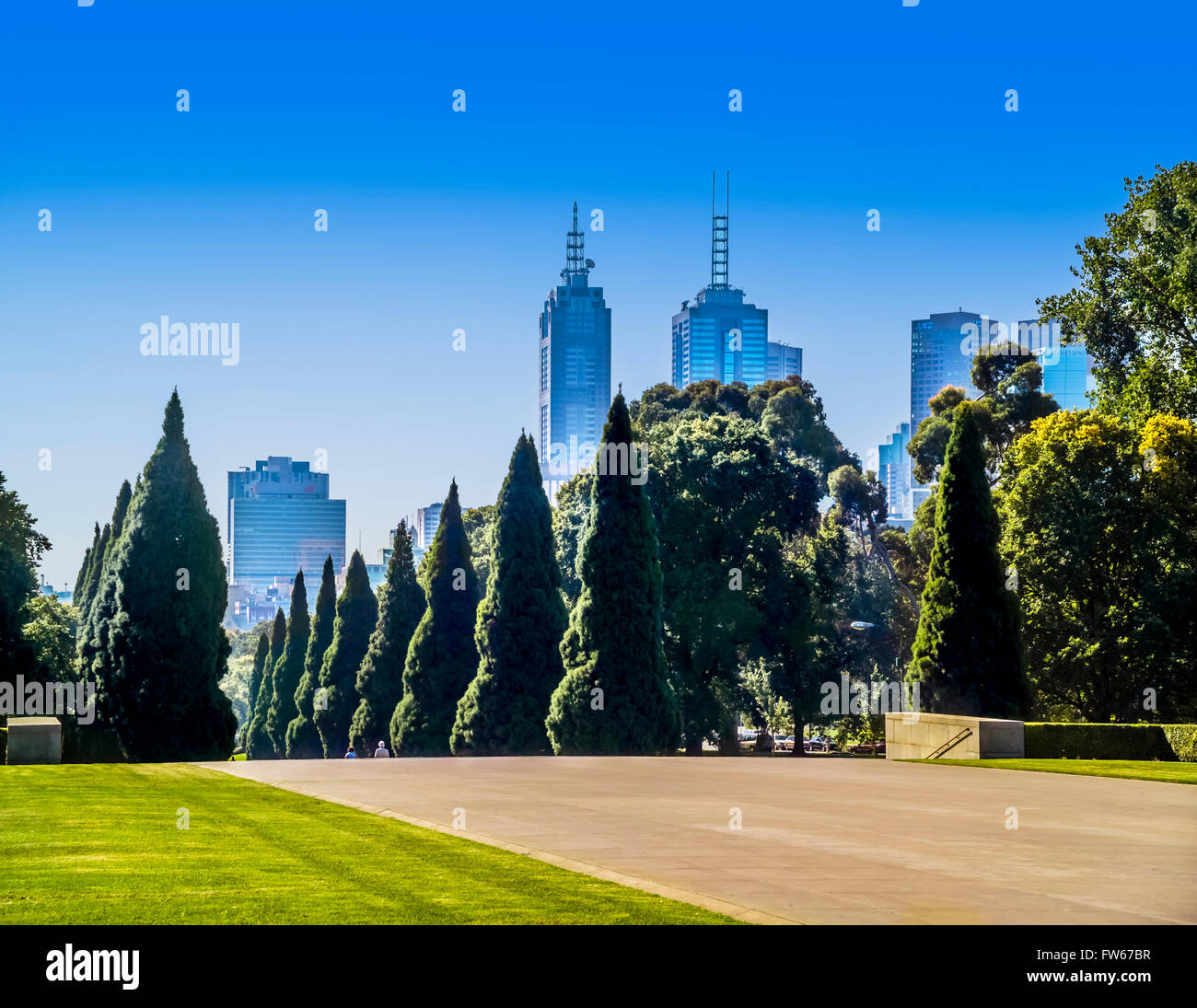 Blick auf die Stadt vom Melbourne Kriegerdenkmal, Kings Domain, Melbourne, Australien Stockfoto