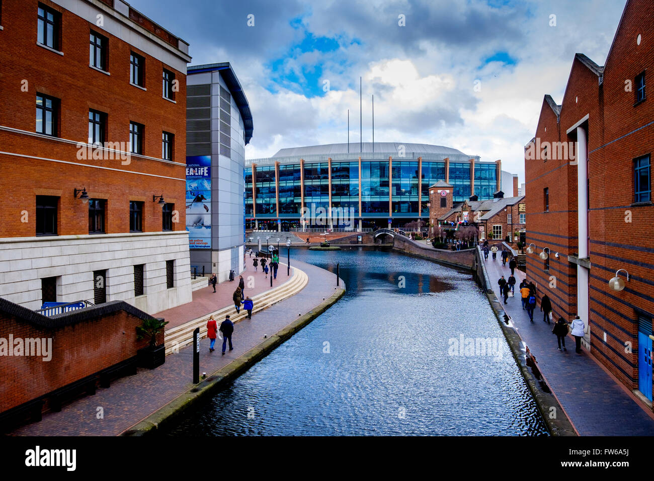 Die Barclaycard Arena (Mitte) - ist eine Veranstaltungshalle für Sport- und Unterhaltungsveranstaltungen in Birmingham, England Stockfoto