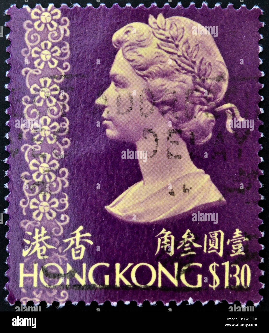 HONG KONG - CIRCA 1973: Eine Briefmarke gedruckt in Hong Kong zeigt ein Portrait von Königin Elizabeth II, ca. 1973. Stockfoto