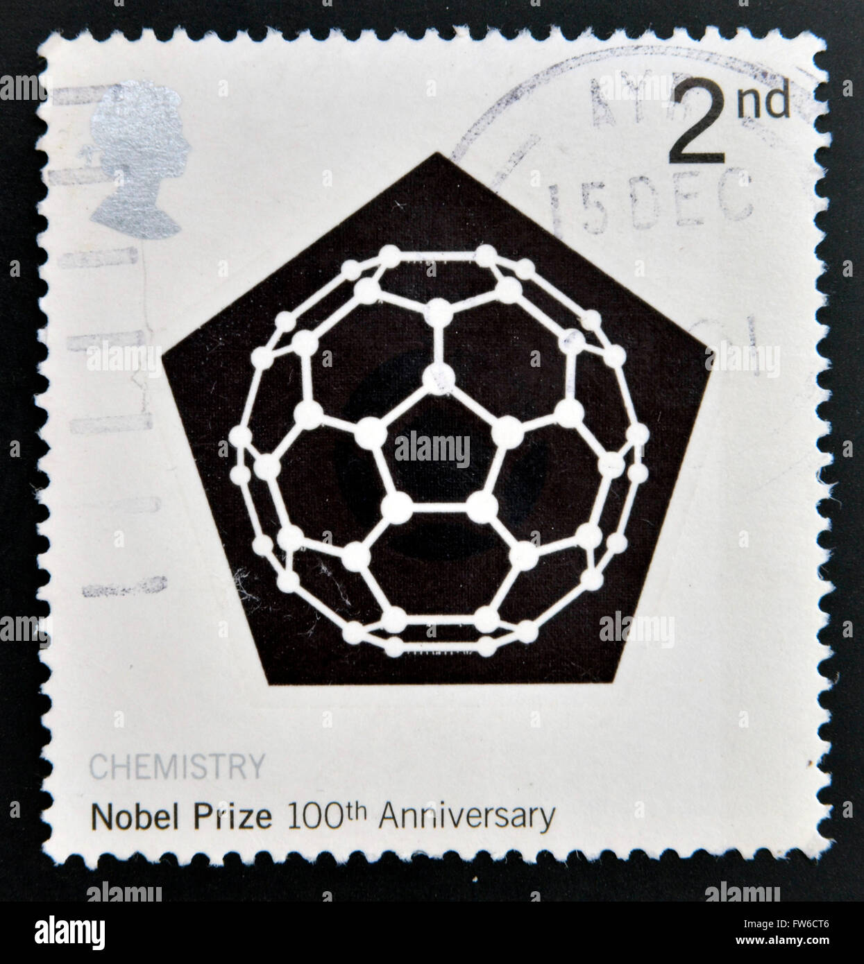 Vereinigtes Königreich - ca. 2001: eine Briefmarke gedruckt in Großbritannien zeigt Carbon 60 Molekül, erinnert an den 100. Jahrestag der th Stockfoto
