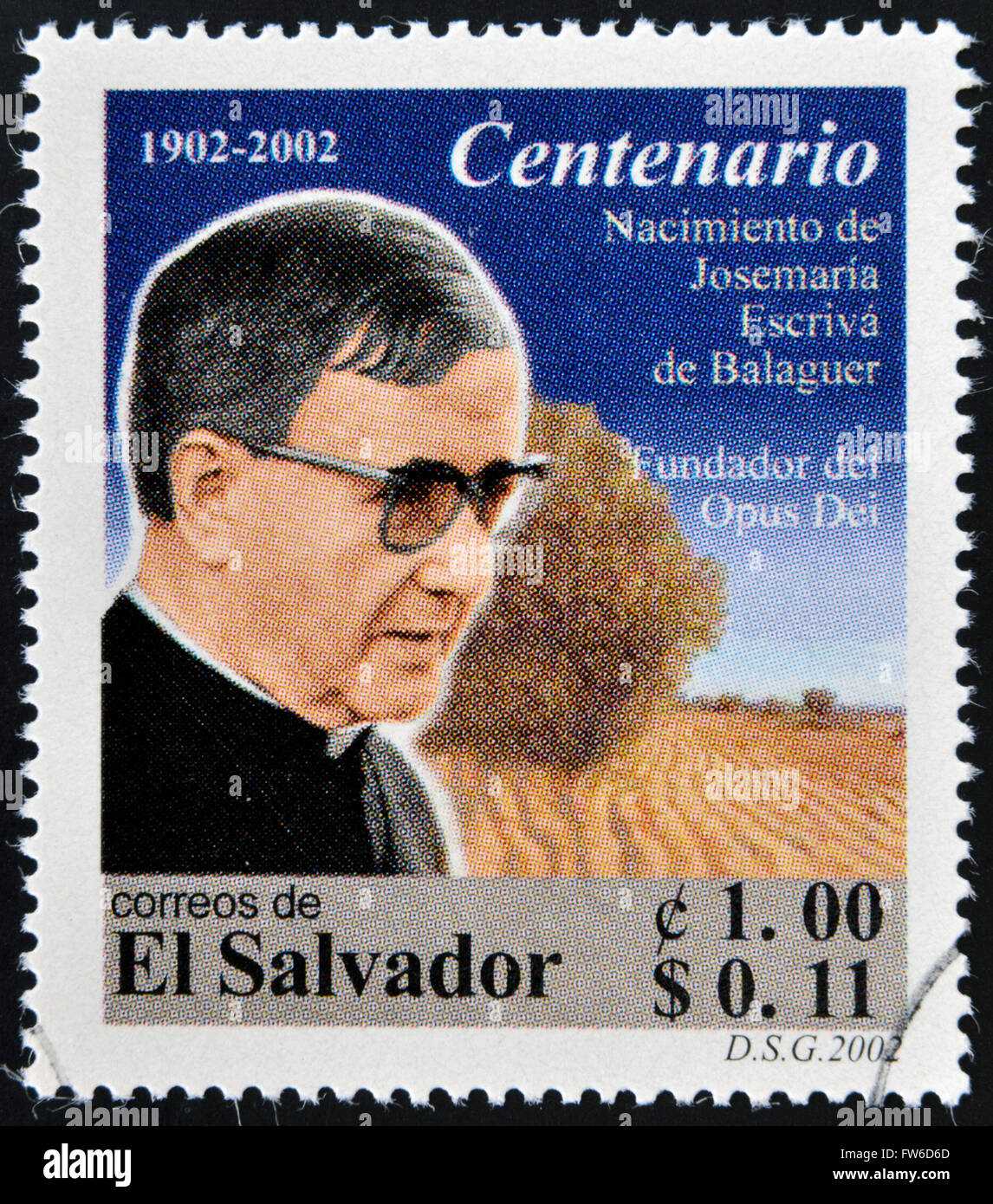 EL SALVADOR - ca. 2002: Briefmarke gedruckt in El Salvador shows war Bild des Heiligen Josemaria Escrivá de Balaguer römisch katholisch Stockfoto
