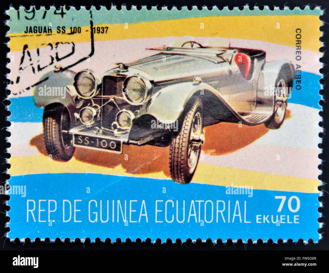 ÄQUATORIAL GUINEA - CIRCA 1974: Eine Briefmarke gedruckt in Guinea, Oldtimer, zeigt Jaguar SS 100, 1937, ca. 1974 gewidmet Stockfoto