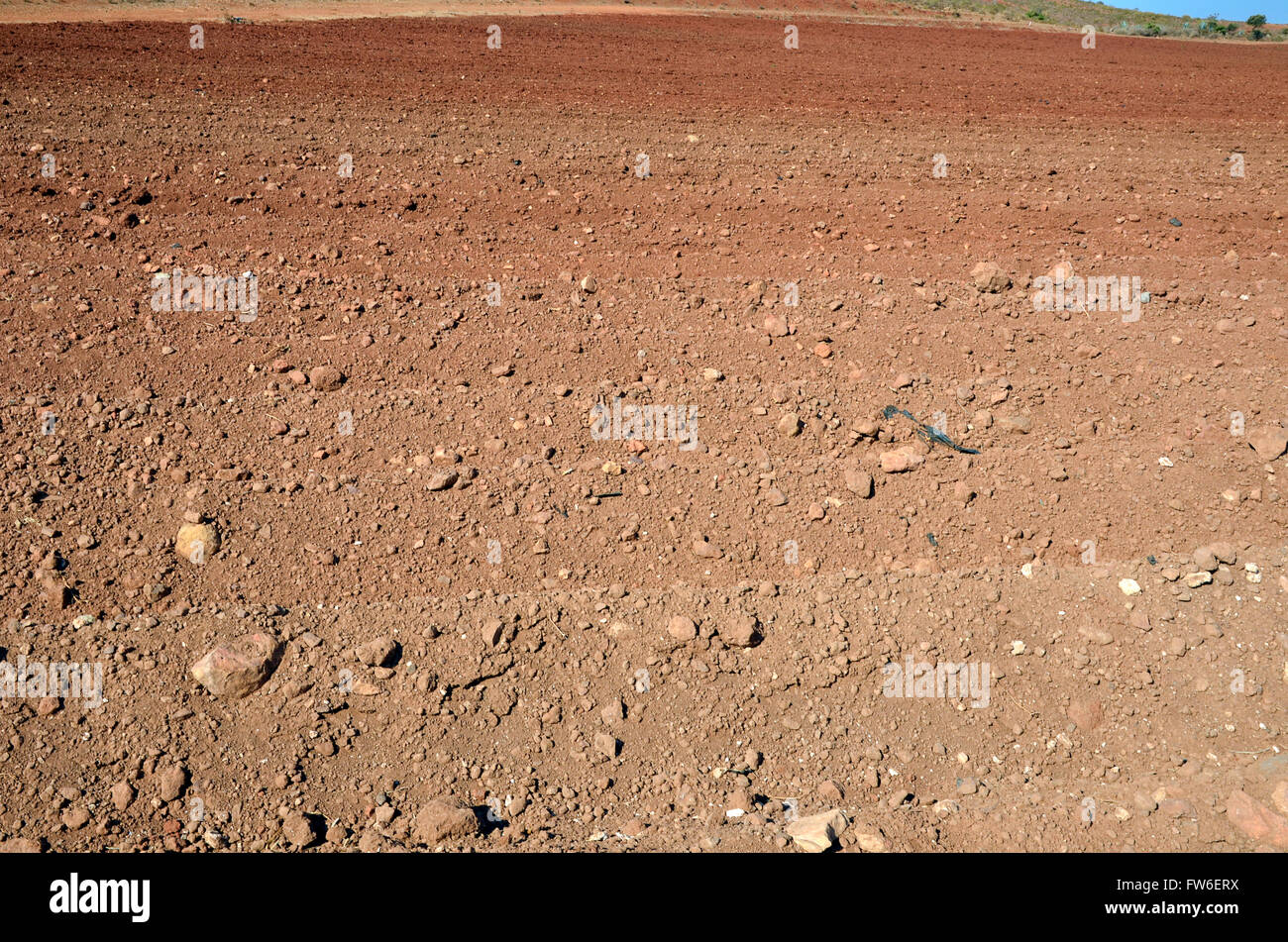 Gepflügtes Feld oder Acker Stockfoto