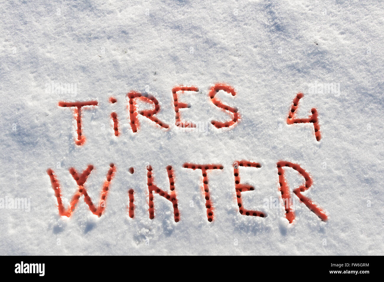 Wörter-Reifen für den Winter im Schnee Stockfoto