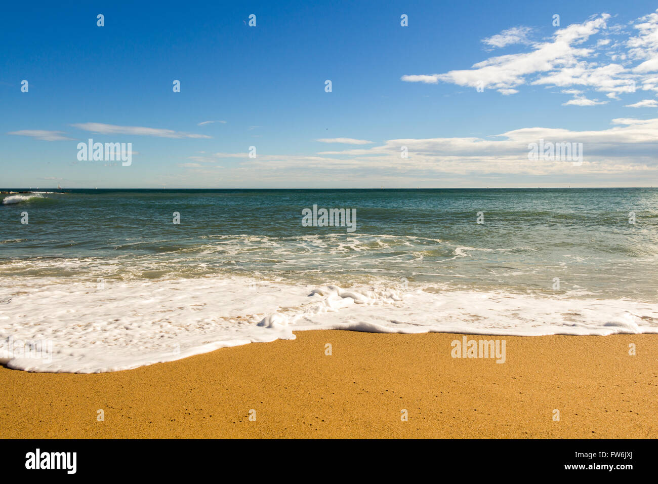 Meer Strand blauen Himmel Sand Sonne Tageslicht Entspannung Landschaft Sicht für Design Postkarten und Kalender Stockfoto