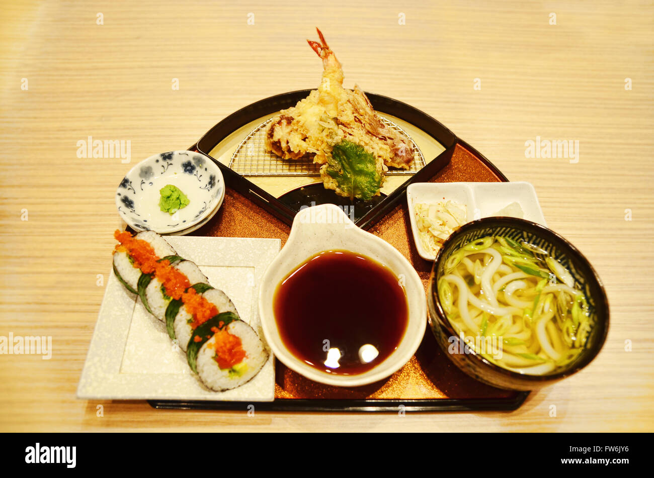 Tempura und Sushi-set Stockfoto