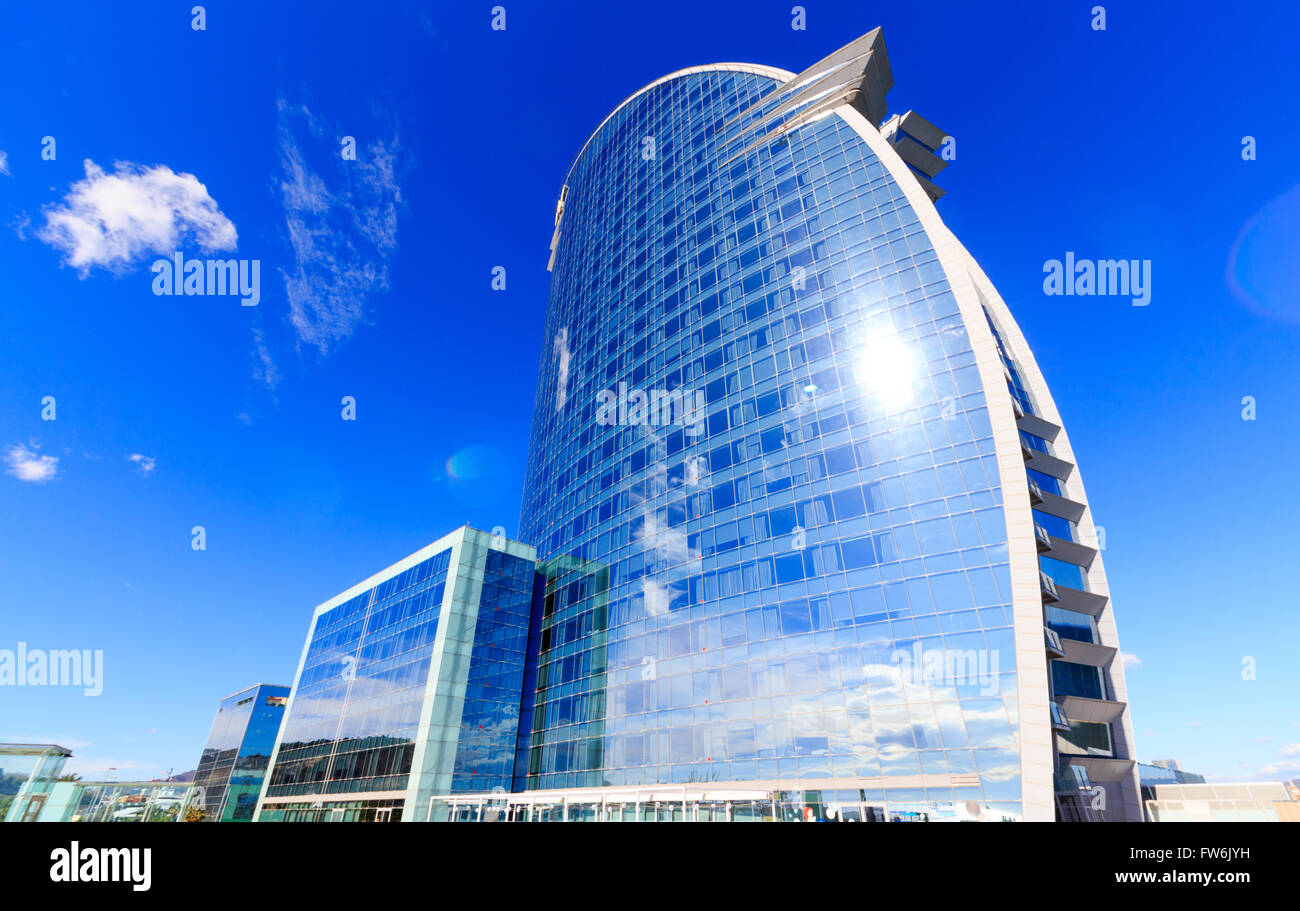 Frontalansicht des W Barcelona Hotels, entworfen von Architekt Ricardo Bofill Stockfoto