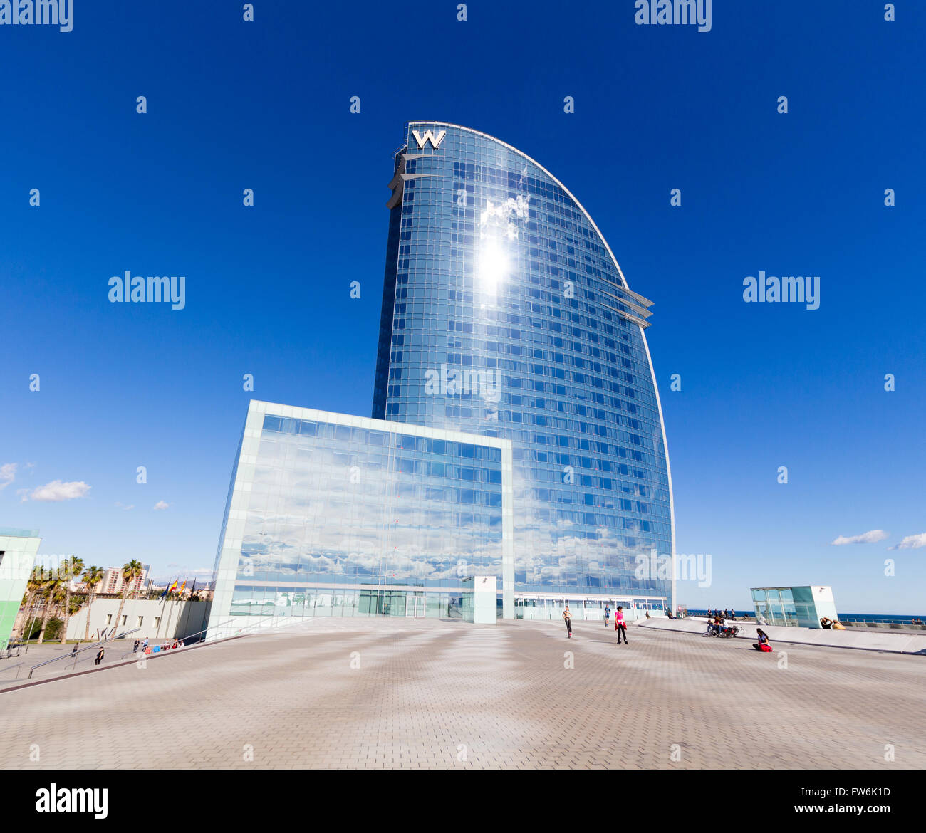 Frontalansicht des W Barcelona Hotels, entworfen von Architekt Ricardo Bofill Stockfoto