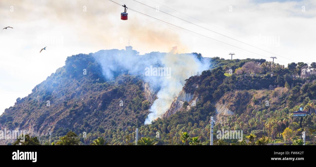 Barcelona. Blick auf dem Montjuic Hügel in Brand am 13. Februar 2016. Montjuic gehört zu den wichtigsten Sehenswürdigkeiten von Barcelona. Stockfoto