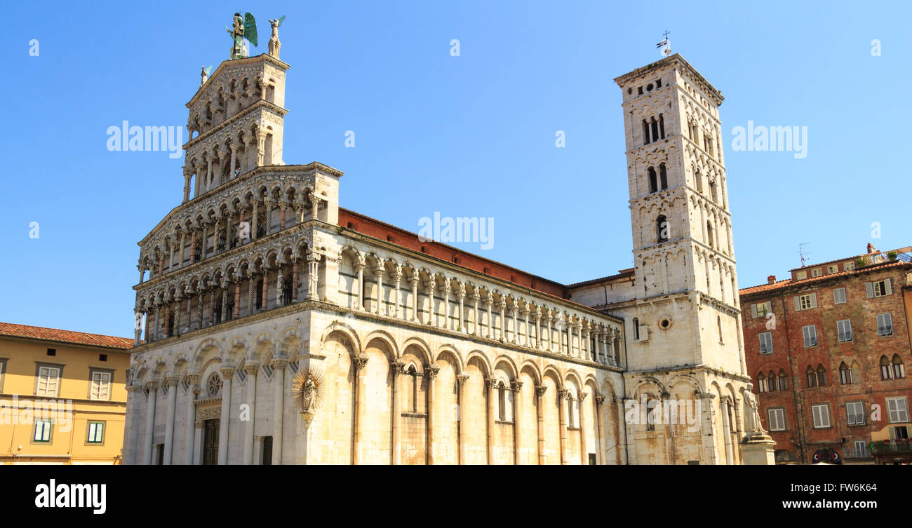 Blick auf mittelalterliche Kathedrale San Michele. Lucca, Toskana, Italien. Stockfoto