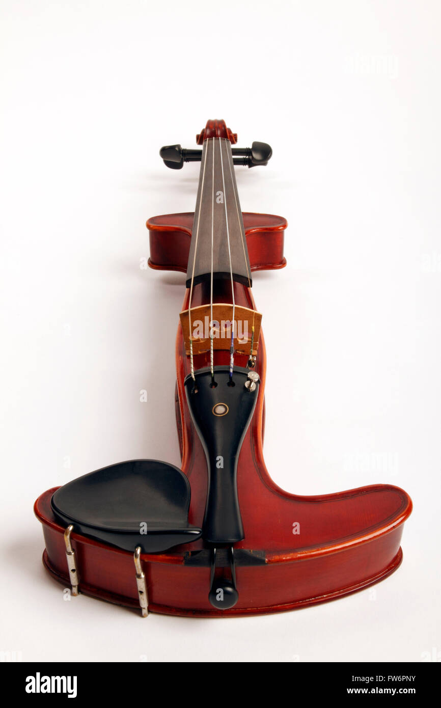 Skelett Violine. Hölzerne akustisches Instrument für die Praxis oder ein Elektropick aufgebraucht Stockfoto
