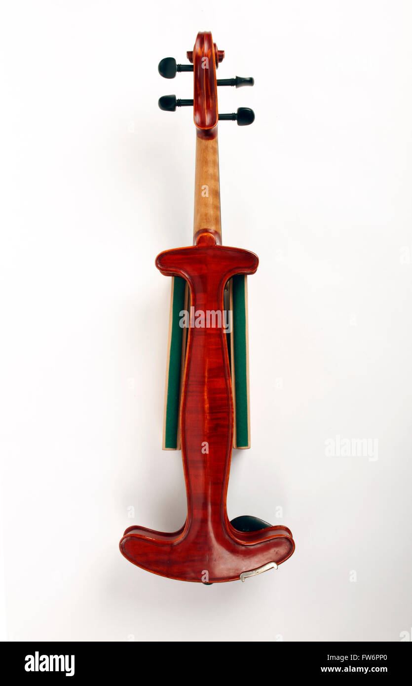 Skelett Violine, zurück. Hölzerne akustisches Instrument für die Praxis oder ein Elektropick aufgebraucht Stockfoto