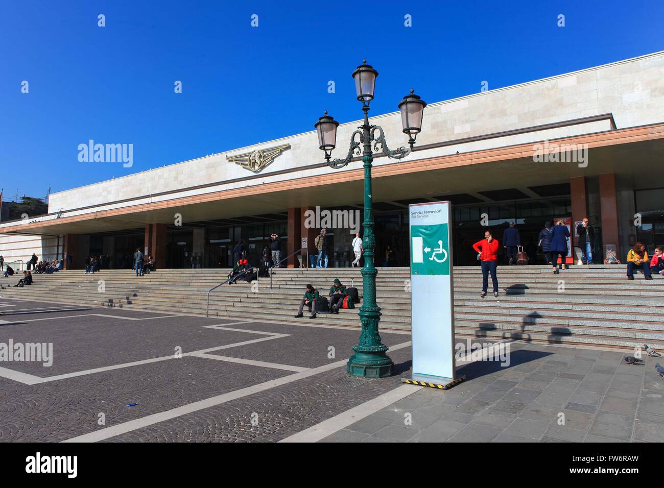 Venedig Santa Lucia Bahnhofsgebäude. Die Station ist eine der zwei wichtigsten Bahnhöfe Venedigs, Stockfoto