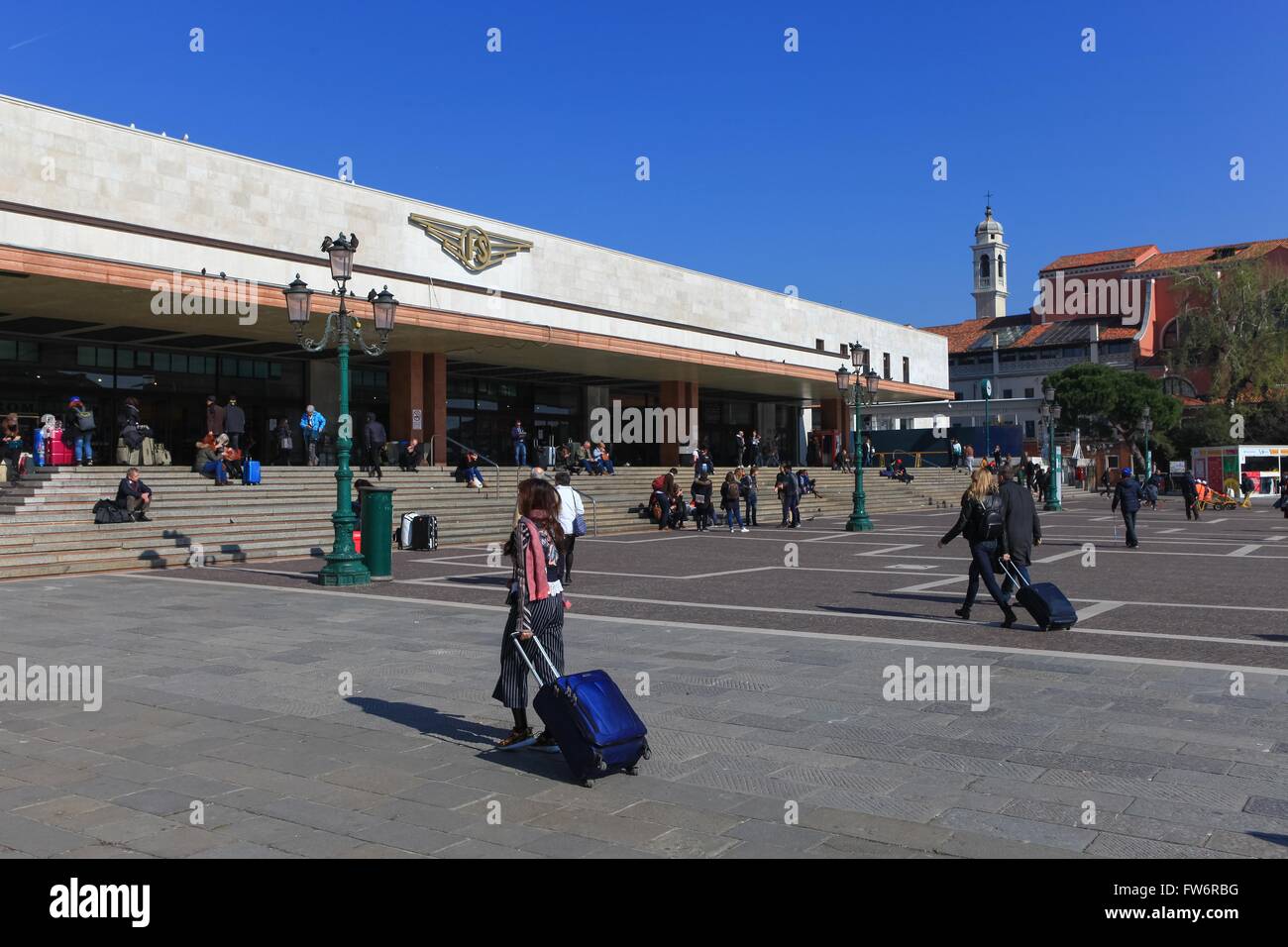 Venedig Santa Lucia Bahnhofsgebäude. Die Station ist eine der zwei wichtigsten Bahnhöfe Venedigs, Stockfoto