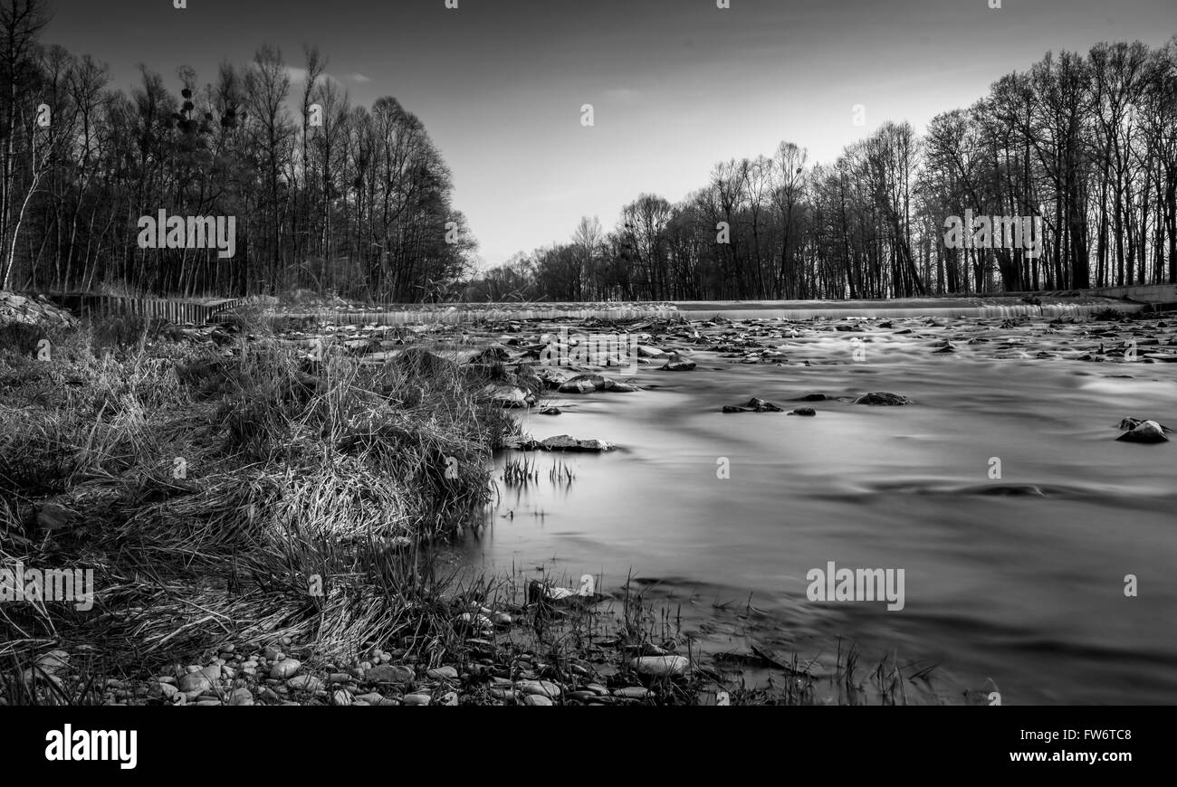 Tschechische Fluss Ostravice schwarz-weiß Fotografie Stockfoto