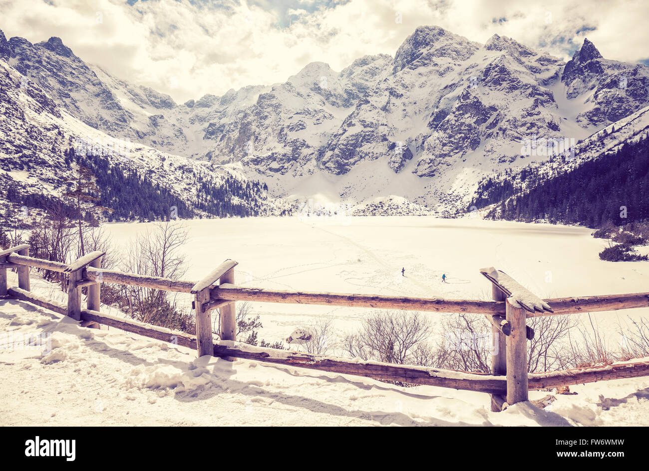 Vintage stilisierte gefrorenen See Morskie Oko in der polnischen Tatra Ende März. Stockfoto