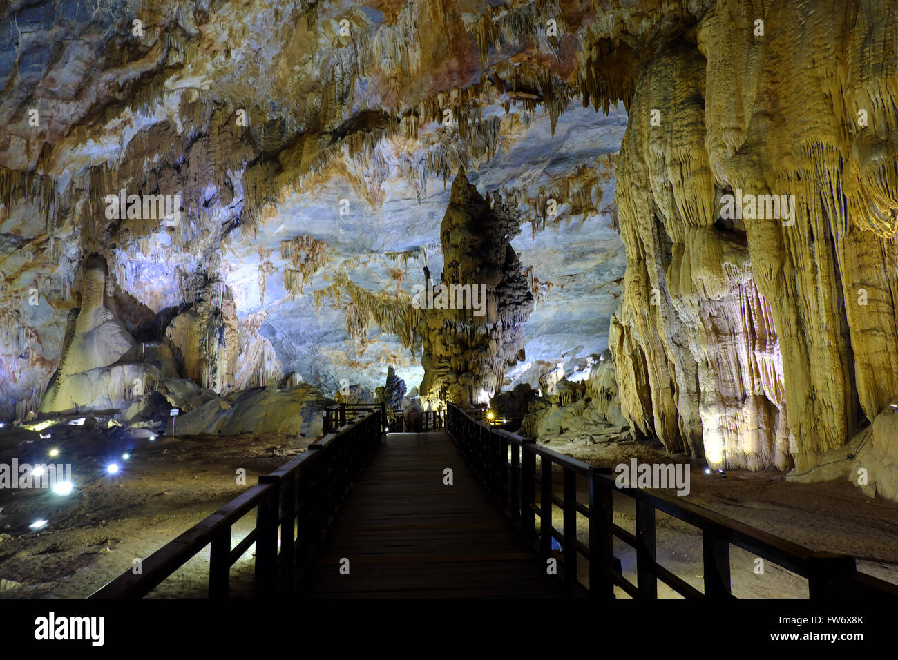 Paradise cave, eine erstaunliche, wunderbare Höhle am Bo Trach, Quang Binh, Vietnam, u-Bahn-wunderschönen Ort für Reisen, Erbe n Stockfoto