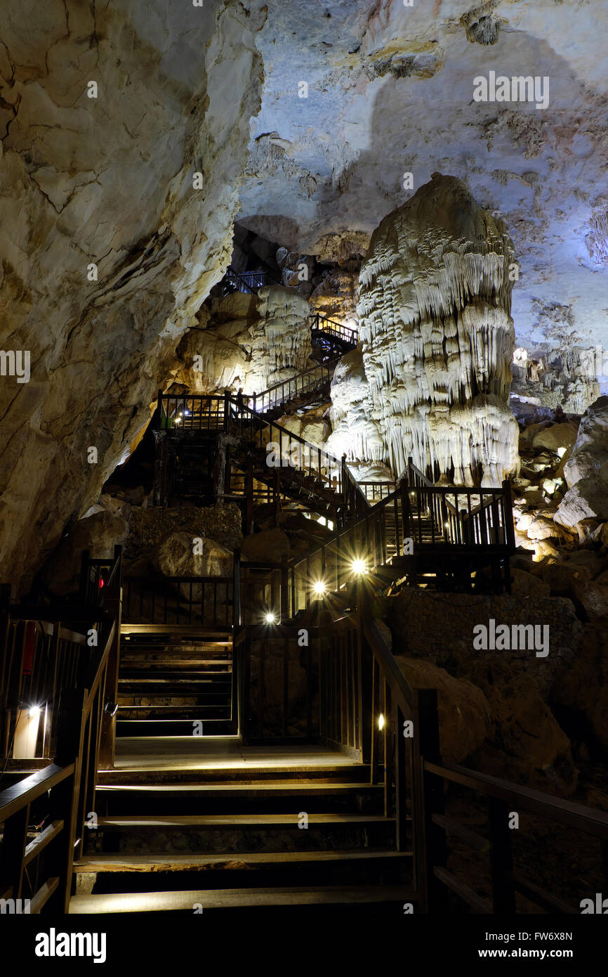 Paradise cave, eine erstaunliche, wunderbare Höhle am Bo Trach, Quang Binh, Vietnam, u-Bahn-wunderschönen Ort für Reisen, Erbe n Stockfoto