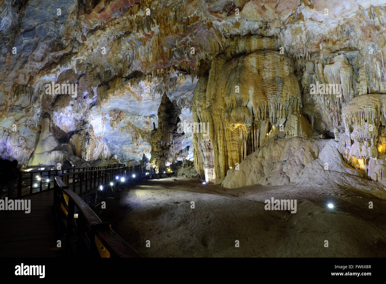 Paradise cave, eine erstaunliche, wunderbare Höhle am Bo Trach, Quang Binh, Vietnam, u-Bahn-wunderschönen Ort für Reisen, Erbe n Stockfoto
