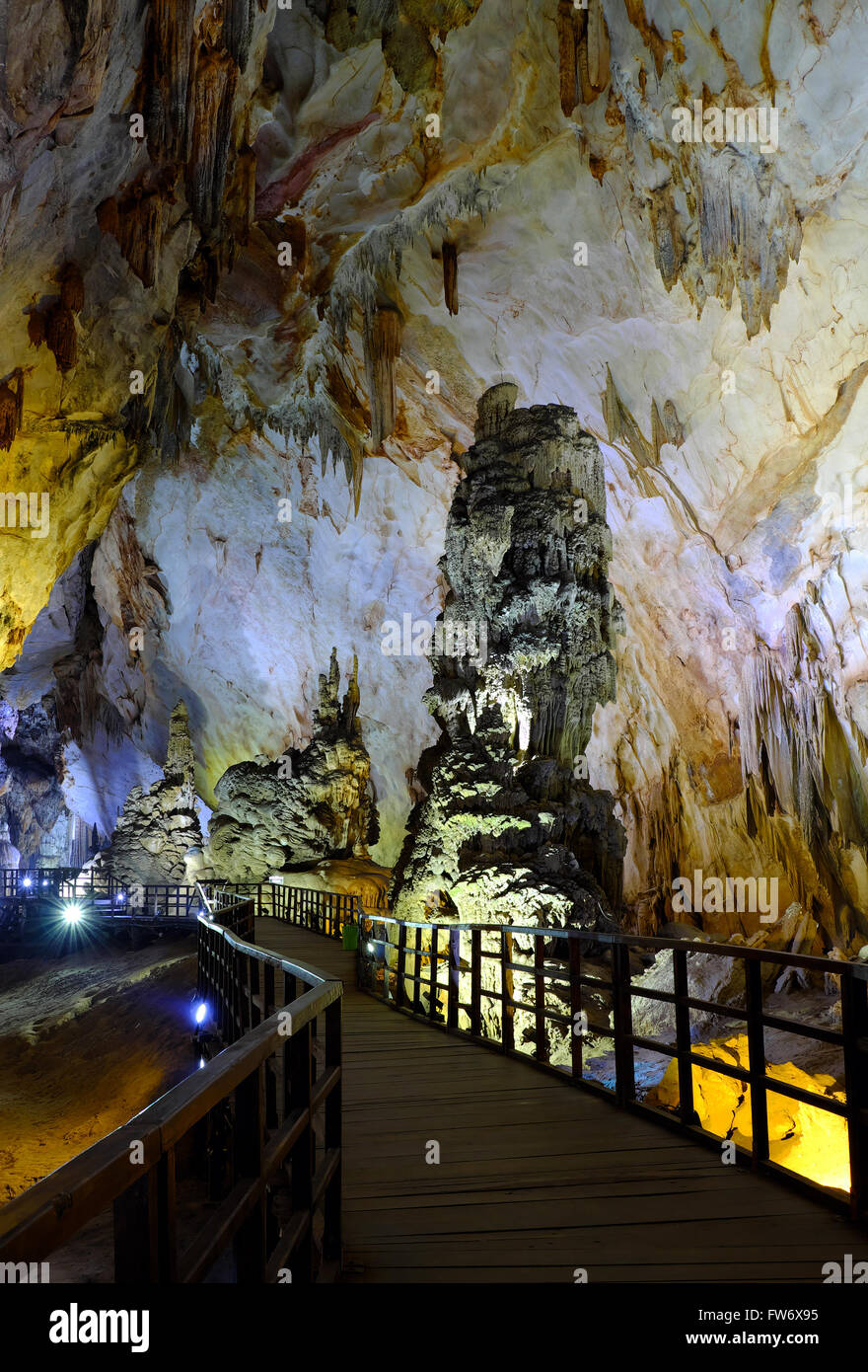 Paradise cave, eine erstaunliche, wunderbare Höhle am Bo Trach, Quang Binh, Vietnam, u-Bahn-wunderschönen Ort für Reisen, Erbe n Stockfoto