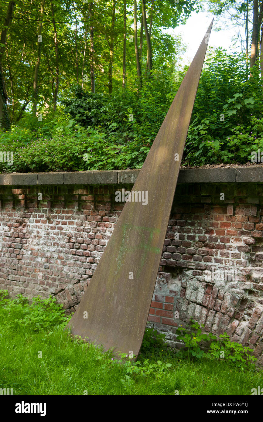 Deutschland, Nordrhein-Westfalen, Köln, Marienburg, Kölner Festungsmuseum Im Zwischenwerk VIII b, Skulpturenpark "Kunst-am-Fort" Stockfoto
