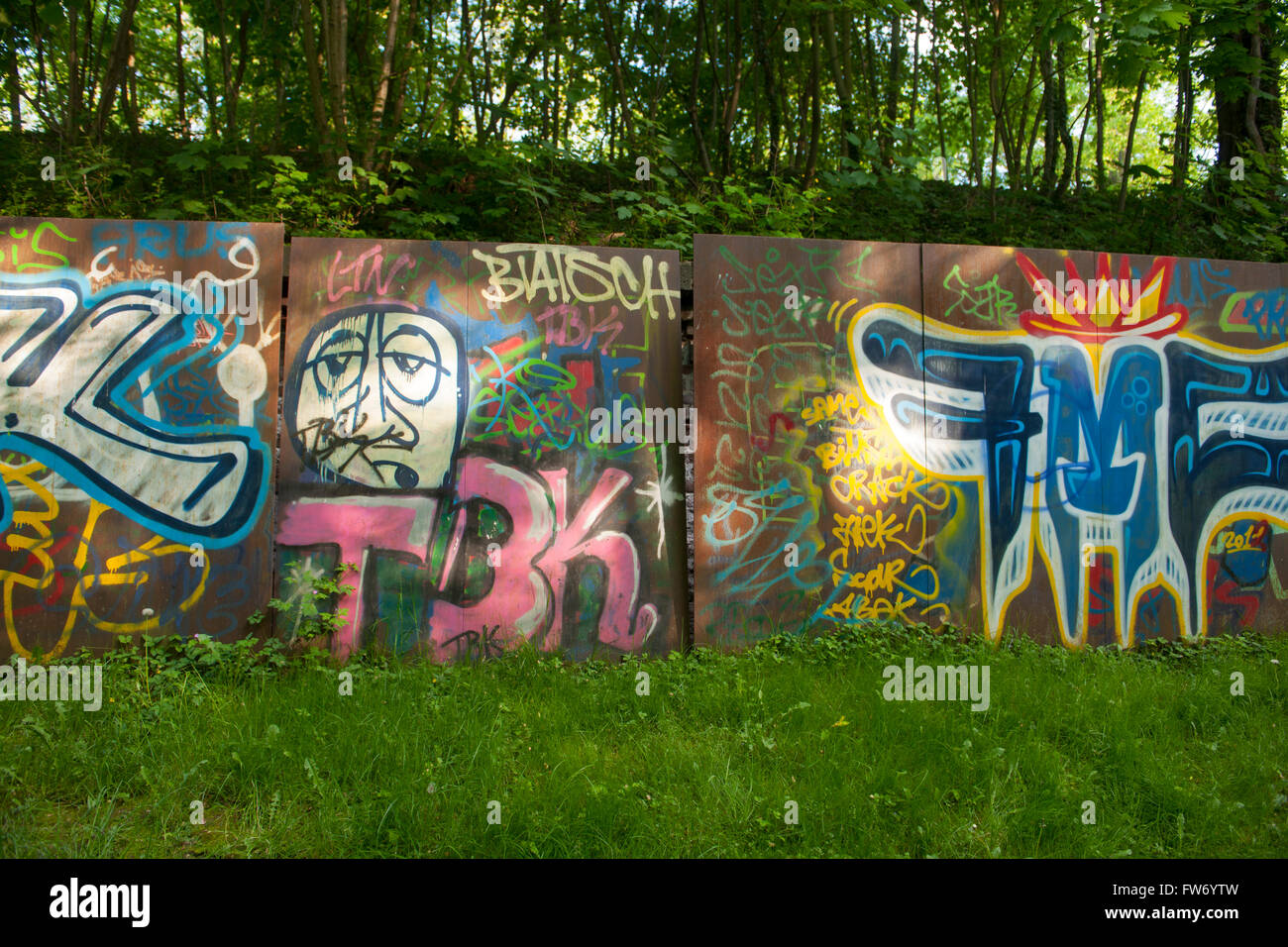 Deutschland, Nordrhein-Westfalen, Köln, Marienburg, Kölner Festungsmuseum Im Zwischenwerk VIII b, Skulpturenpark "Kunst-am-Fort" Stockfoto