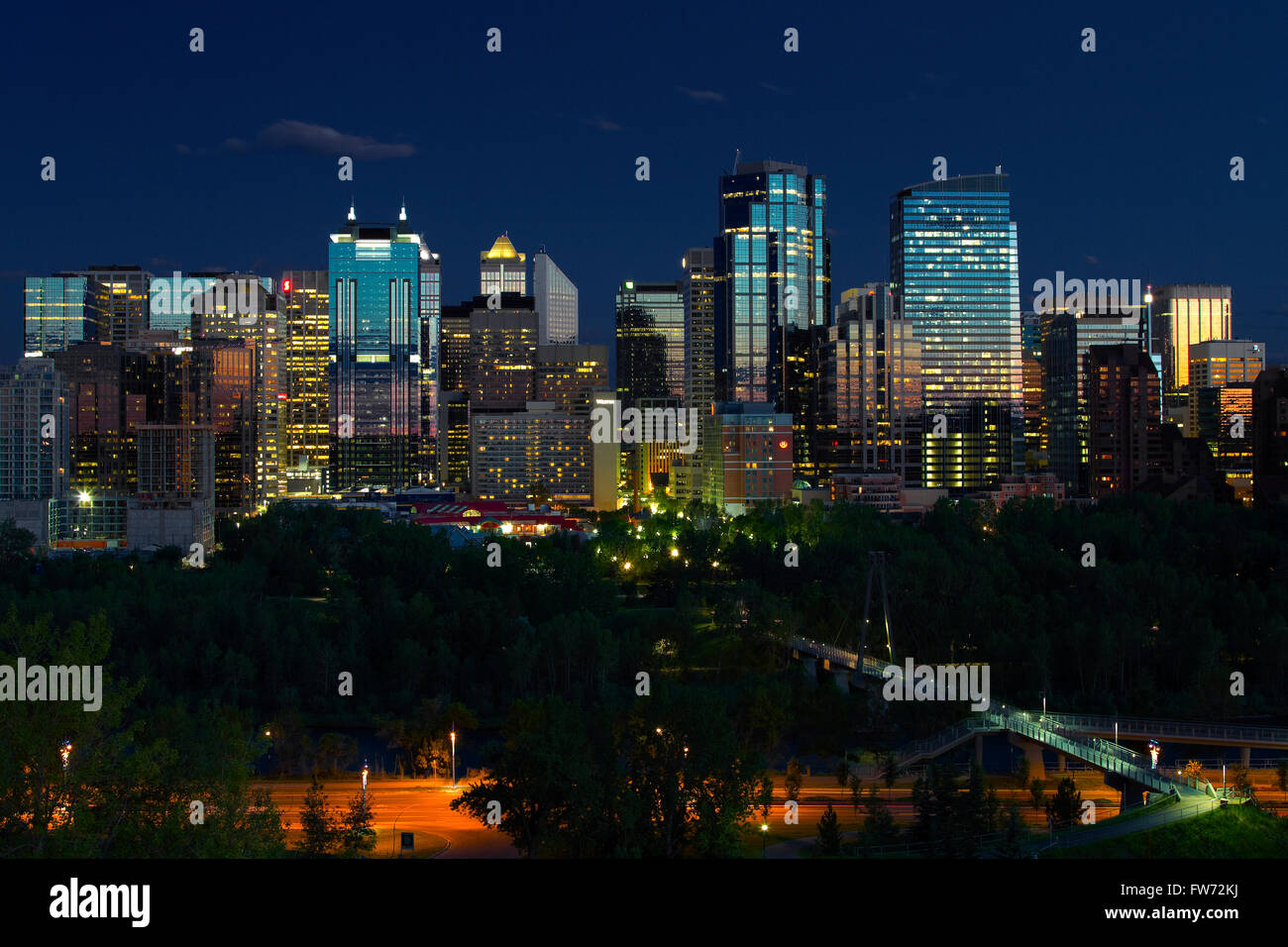 Calgary Downtown in der Nacht Stockfoto