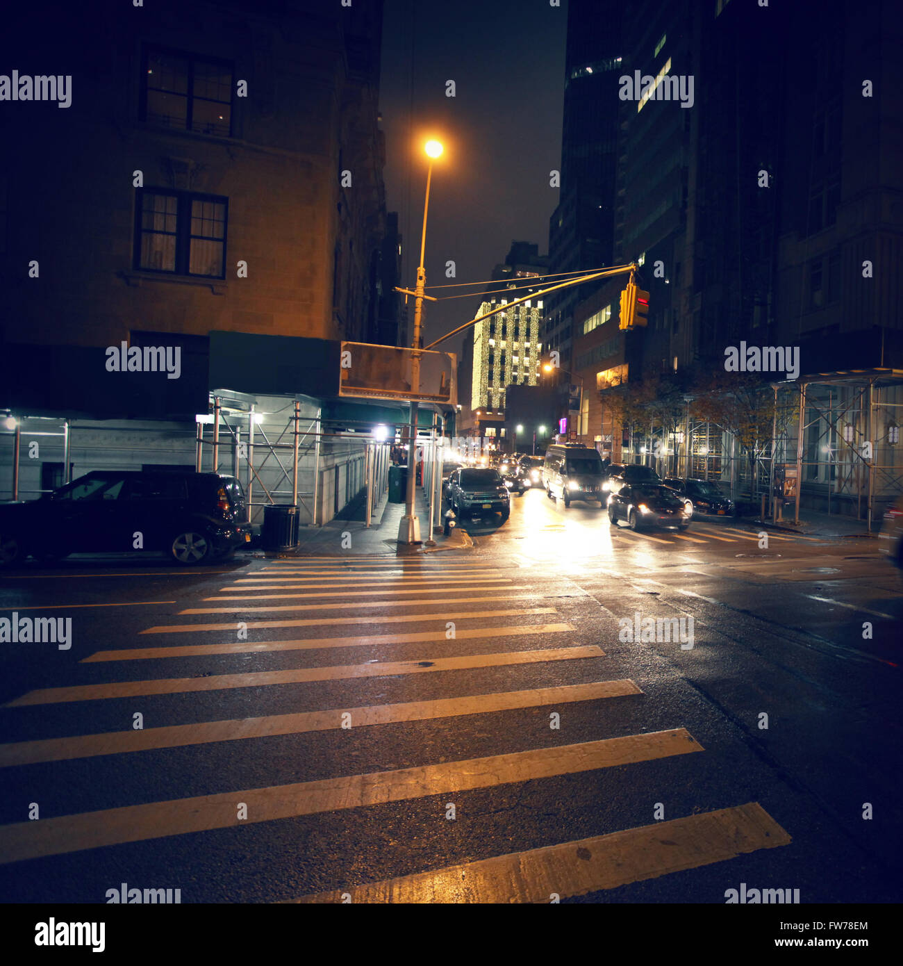 New York Zebrastreifen in der Nacht Stockfoto