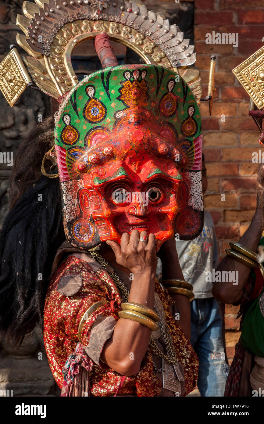 Bhaktapur, Nepal.  Maskierte Figur am Durbar Square. Stockfoto