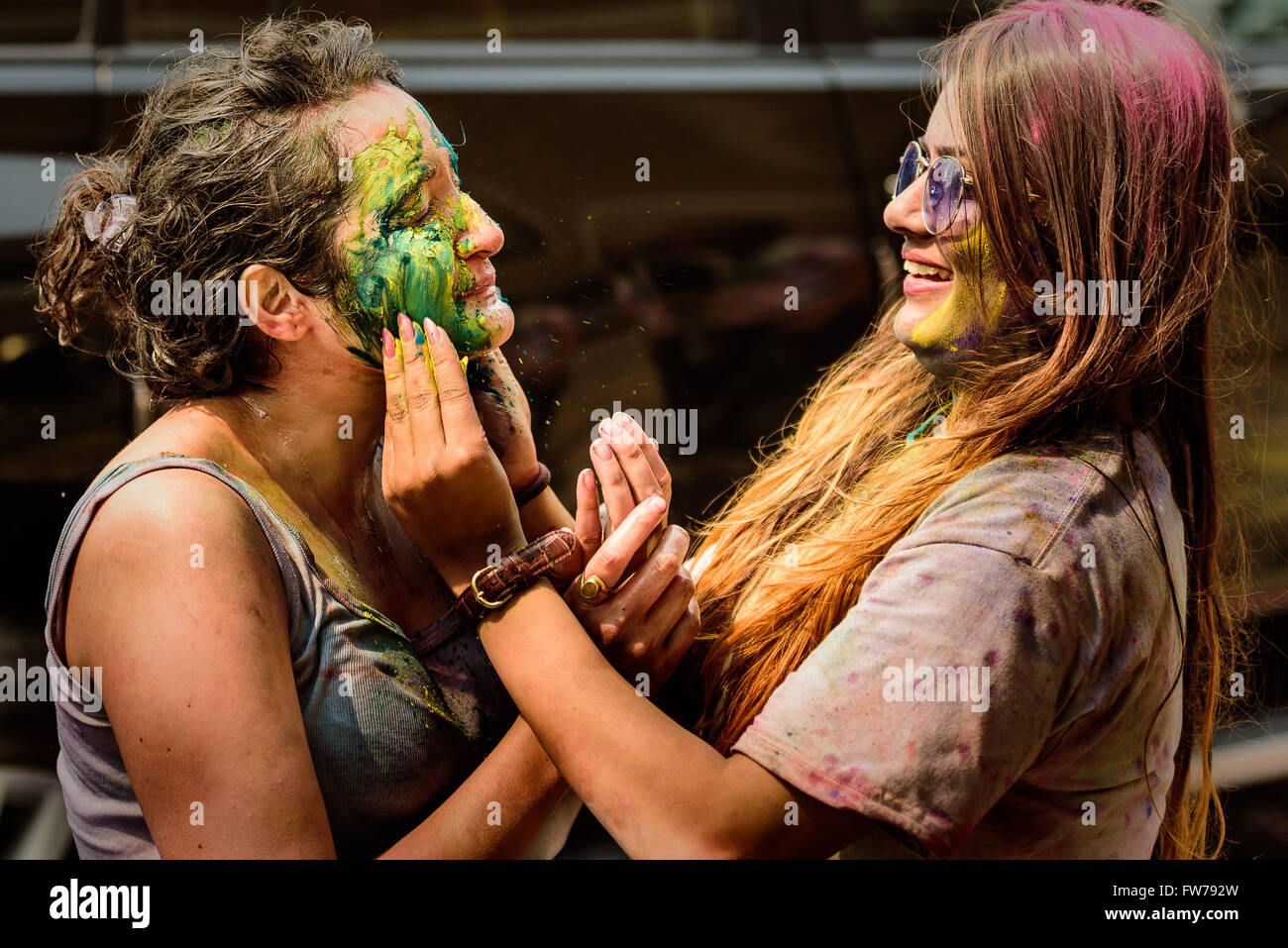 Holi, das Fest der Farben in Kathmandu, Nepal gefeiert Stockfoto