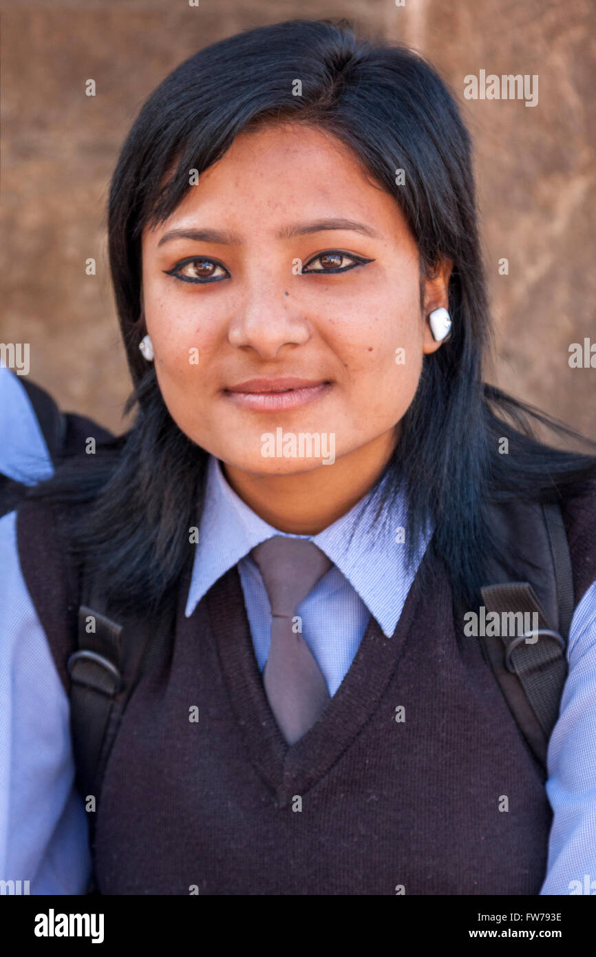 Bhaktapur, Nepal.  Newari Mädchen, Teenager, im letzten Jahr der Sekundarschule. Stockfoto