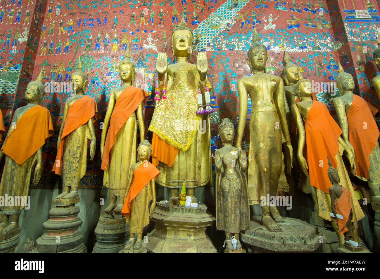 Buddha-Statue im Wat Xieng Thong, buddhistischer Tempel im Weltkulturerbe Luang Prabang, Laos Stockfoto