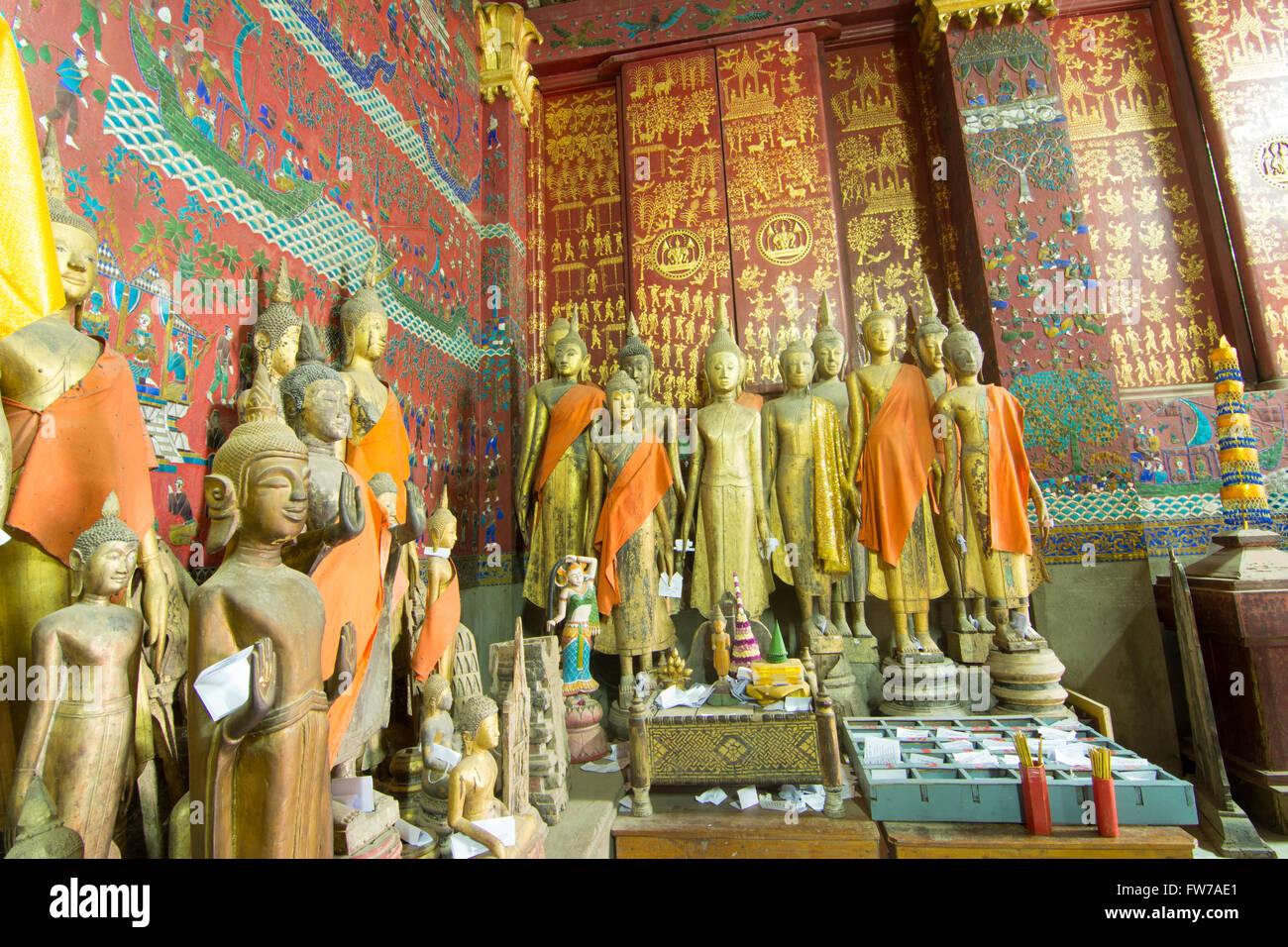 Buddha-Statue im Wat Xieng Thong, buddhistischer Tempel im Weltkulturerbe Luang Prabang, Laos Stockfoto