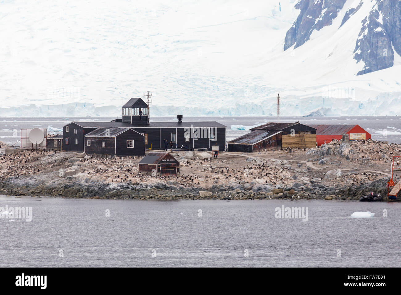 Die chilenische González Videla wissenschaftliche Forschungsstation in der Paradise Bay, antarktische Halbinsel, Antarktis. Stockfoto