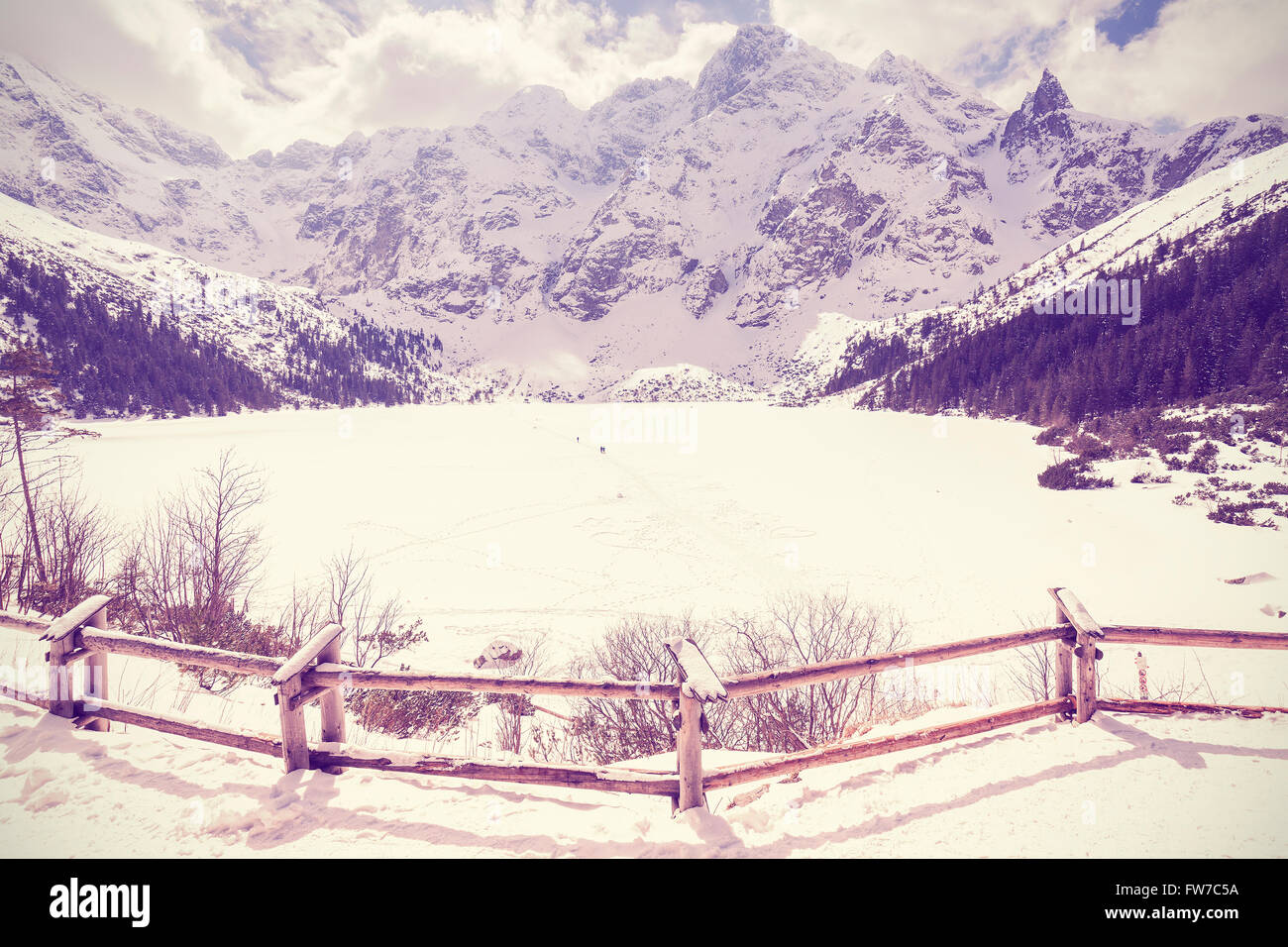 Vintage stilisierte gefrorenen See Morskie Oko in Tatra-Gebirge, die beliebtesten Bergsee in Polen. Stockfoto