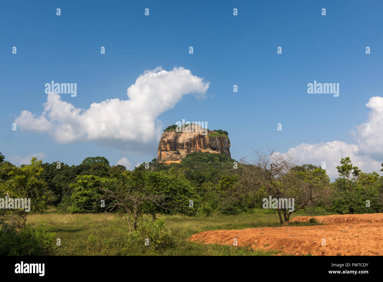 Landschaft mit Löwenkopf Rock in Sigiriya Stockfoto