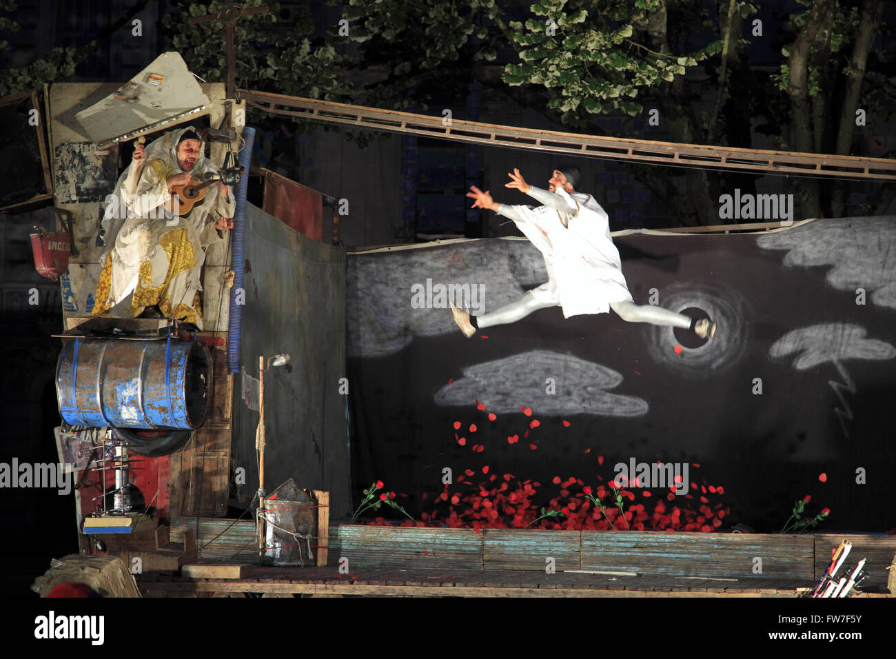 Stadtfest: Spiele - A wunderbare Reise. Festival Des Arts De La Rue. Hotel Colbert, Rochefort, Frankreich. Stockfoto