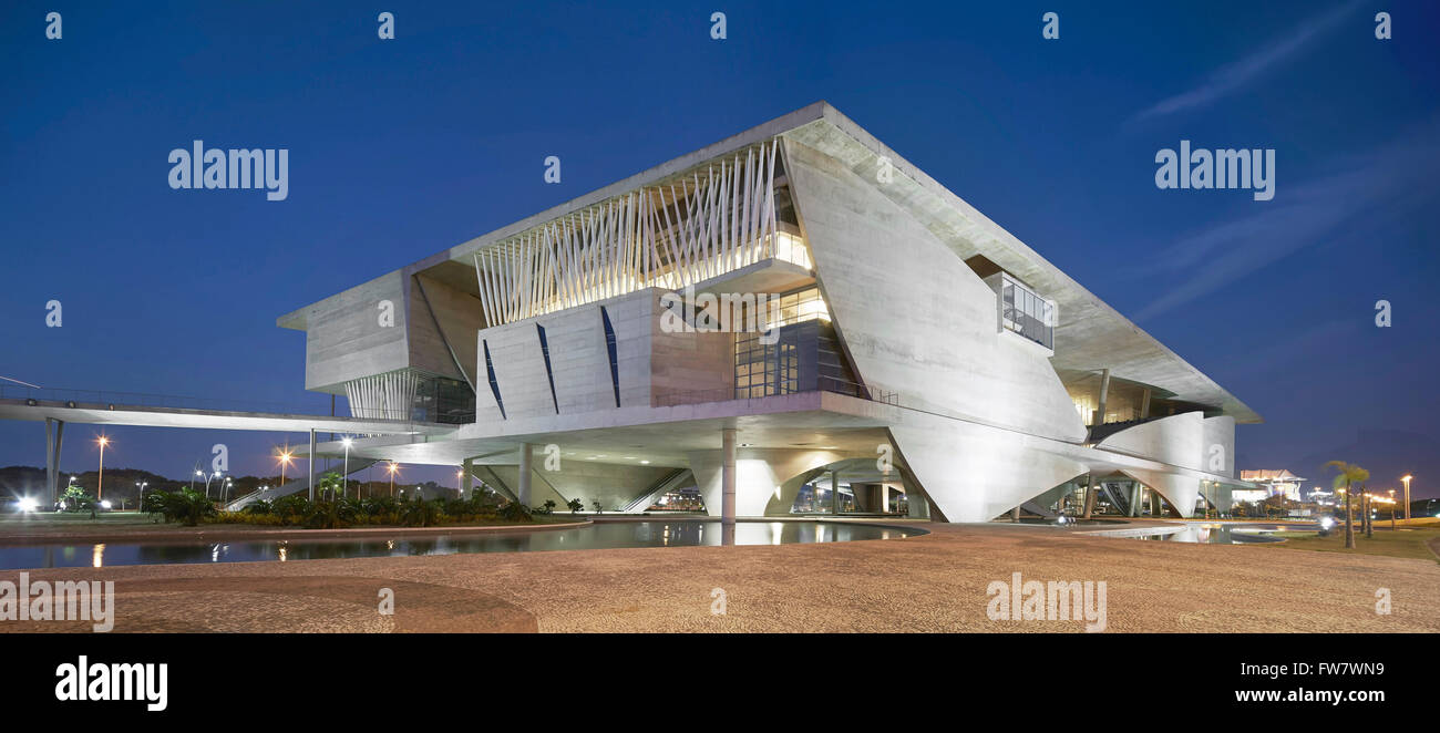 Schräge Ansicht über Landschaftspark. La Cidade Das Artes, Barra da Tijuca, Brasilien. Architekt: Christian de Portzamparc, 201 Stockfoto