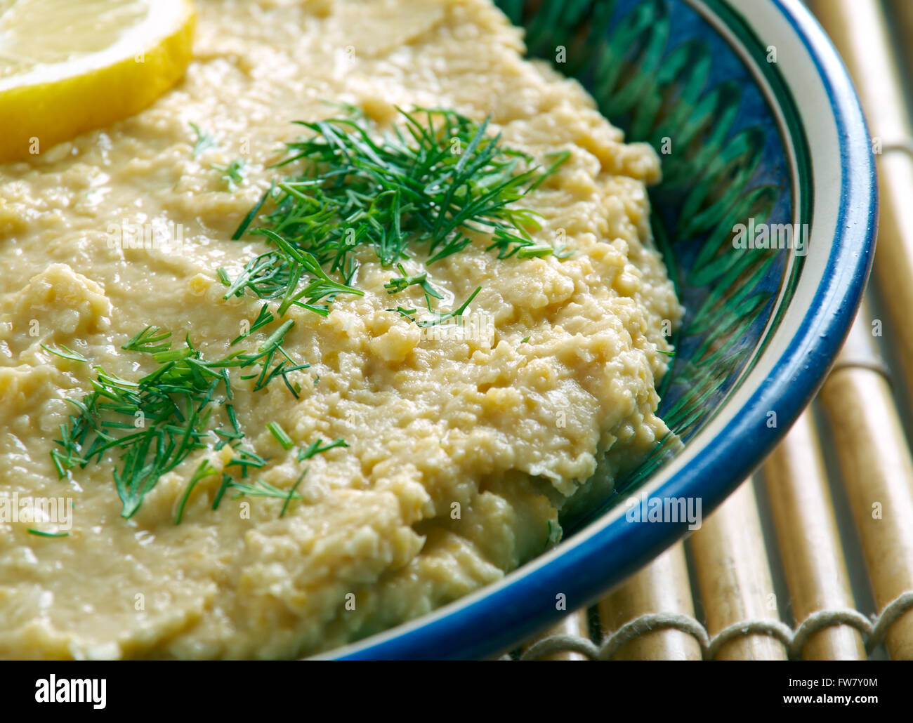 Limon Soslu Humus - Hummus mit Zitronensauce Stockfoto