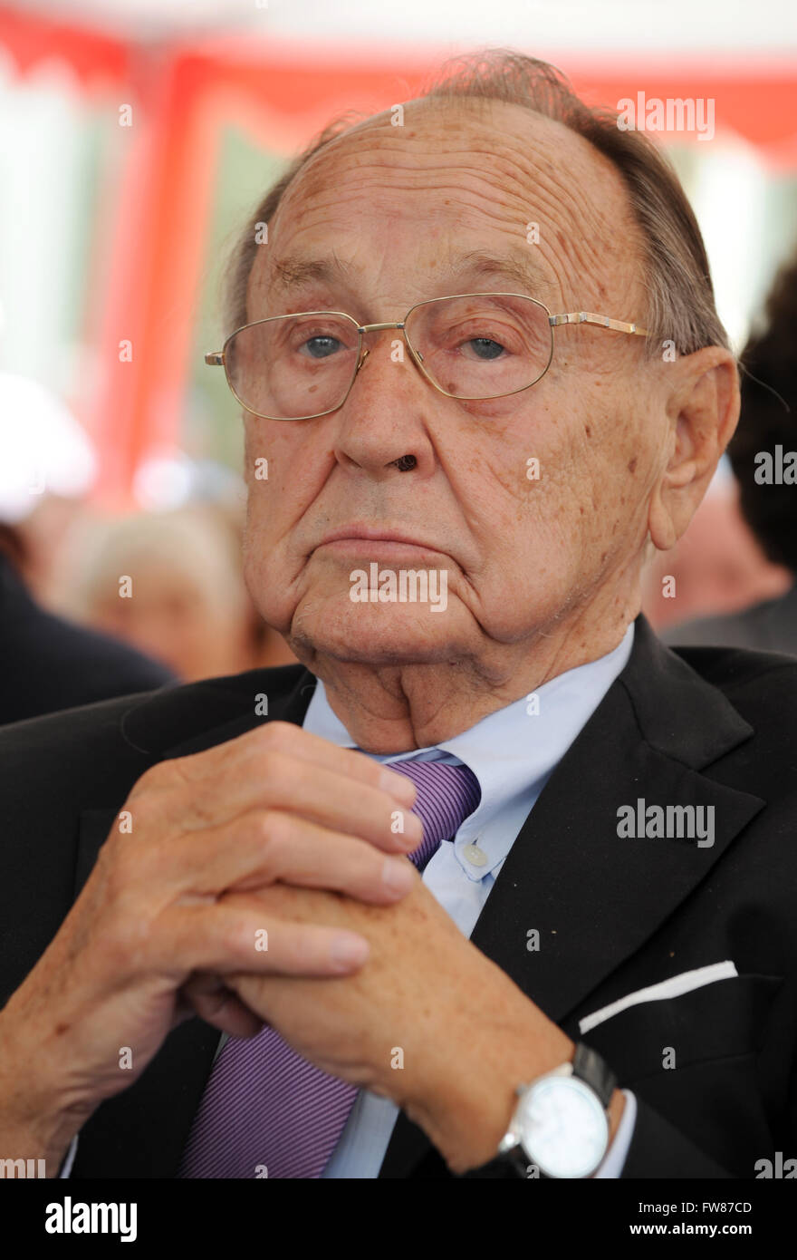 Ex-Außenminister Hans-Dietrich Genscher (FDP) anlässlich des früheren Bundespräsidenten Scheel 92. Geburtstag am 9. Juli 2011. Stockfoto