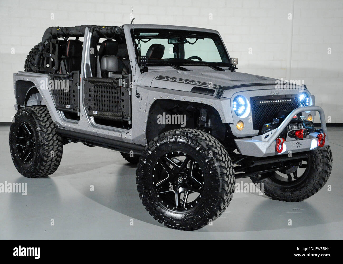 1 April 2016 Benutzerdefinierte Jeep Wrangler Mit Turen