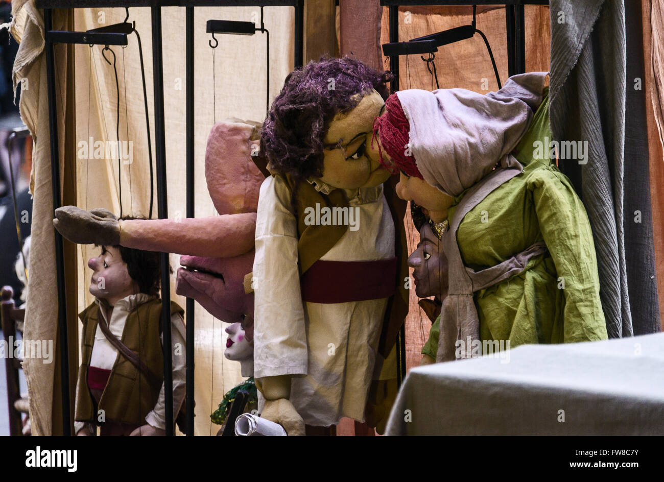 Madrid, Spanien, 1. April 2016. Die Quijote spielen.  Puppen in die hinter der Bühne vor dem Spiel The Quixote. Bildnachweis: Enrique Davó/Alamy Live-Nachrichten Stockfoto