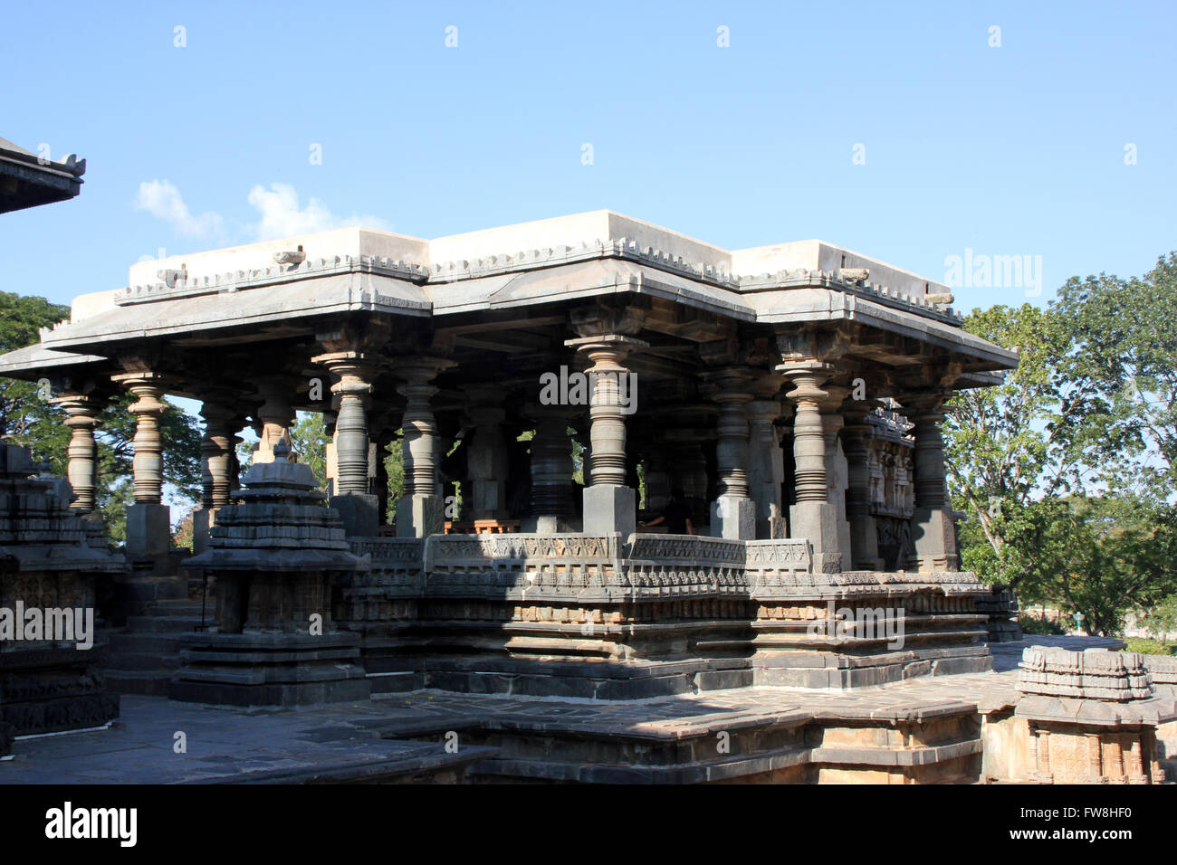 Hoysaleshwara-Tempel in Dorasamudra, Hassan District, Karnataka, Indien, gebaut um 1121 n. Chr. unendliche Vielfalt der Darstellungen Stockfoto