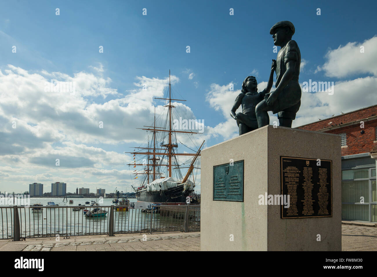 Die Mudlarks-Statue in Portsmouth Historic Dockyard, Portsmouth, England. Stockfoto