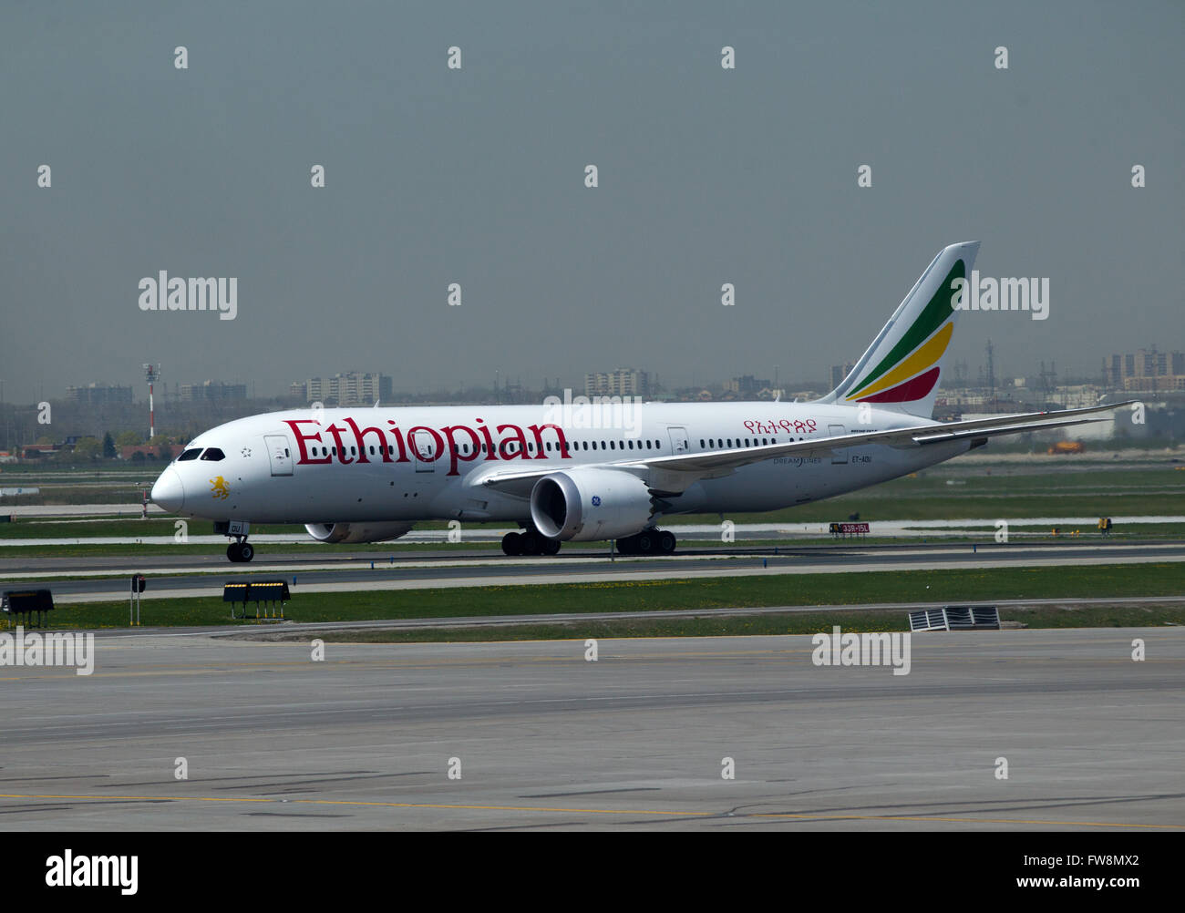 Ein äthiopische Dreamliner Jet kommt am Flughafen in Toronto Ontario, Toronto Pearson auf Donnerstag, 7. Mai 2015. Stockfoto