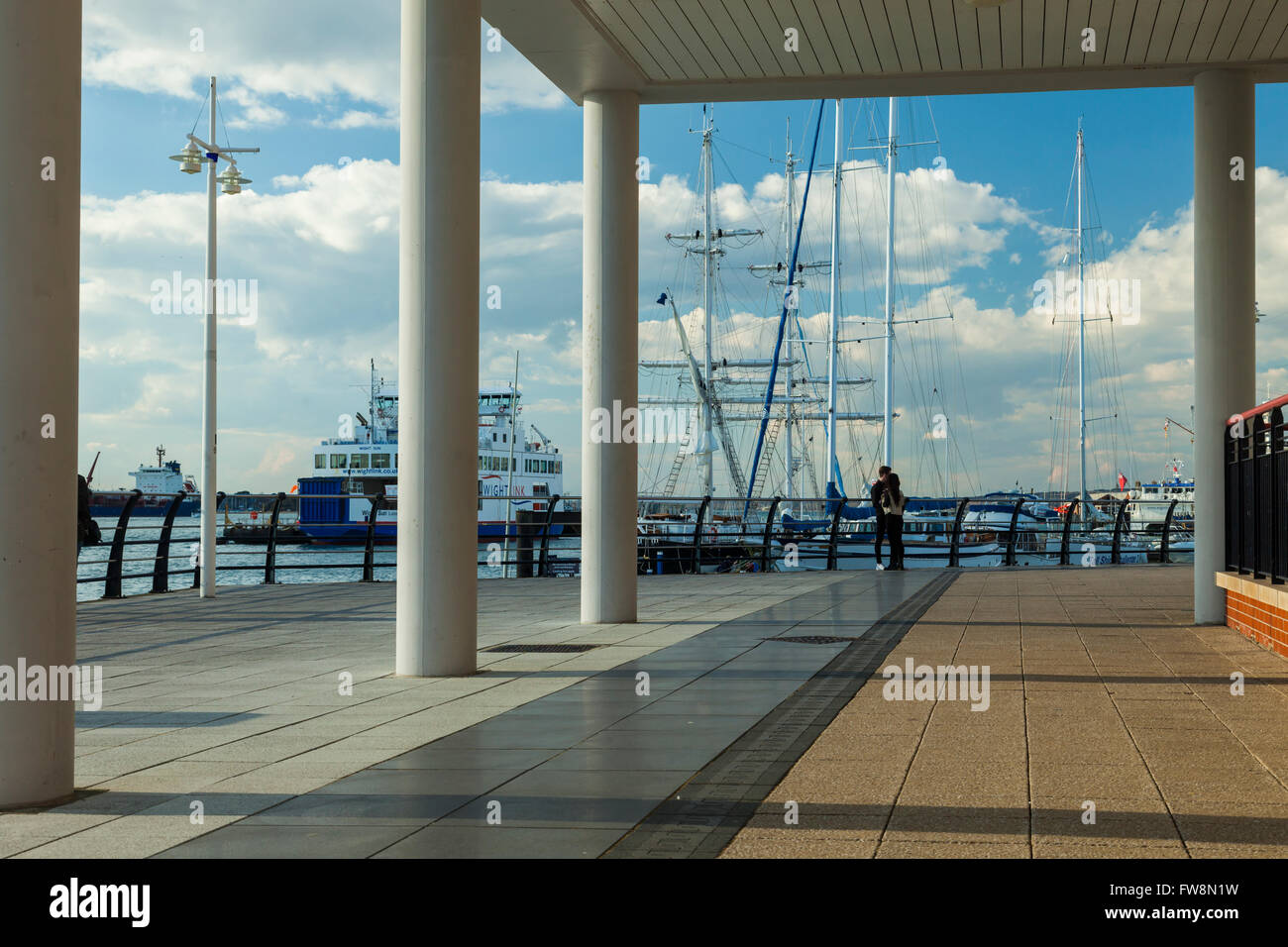 Sonniger Tag in Portsmouth Harbour, UK. Stockfoto