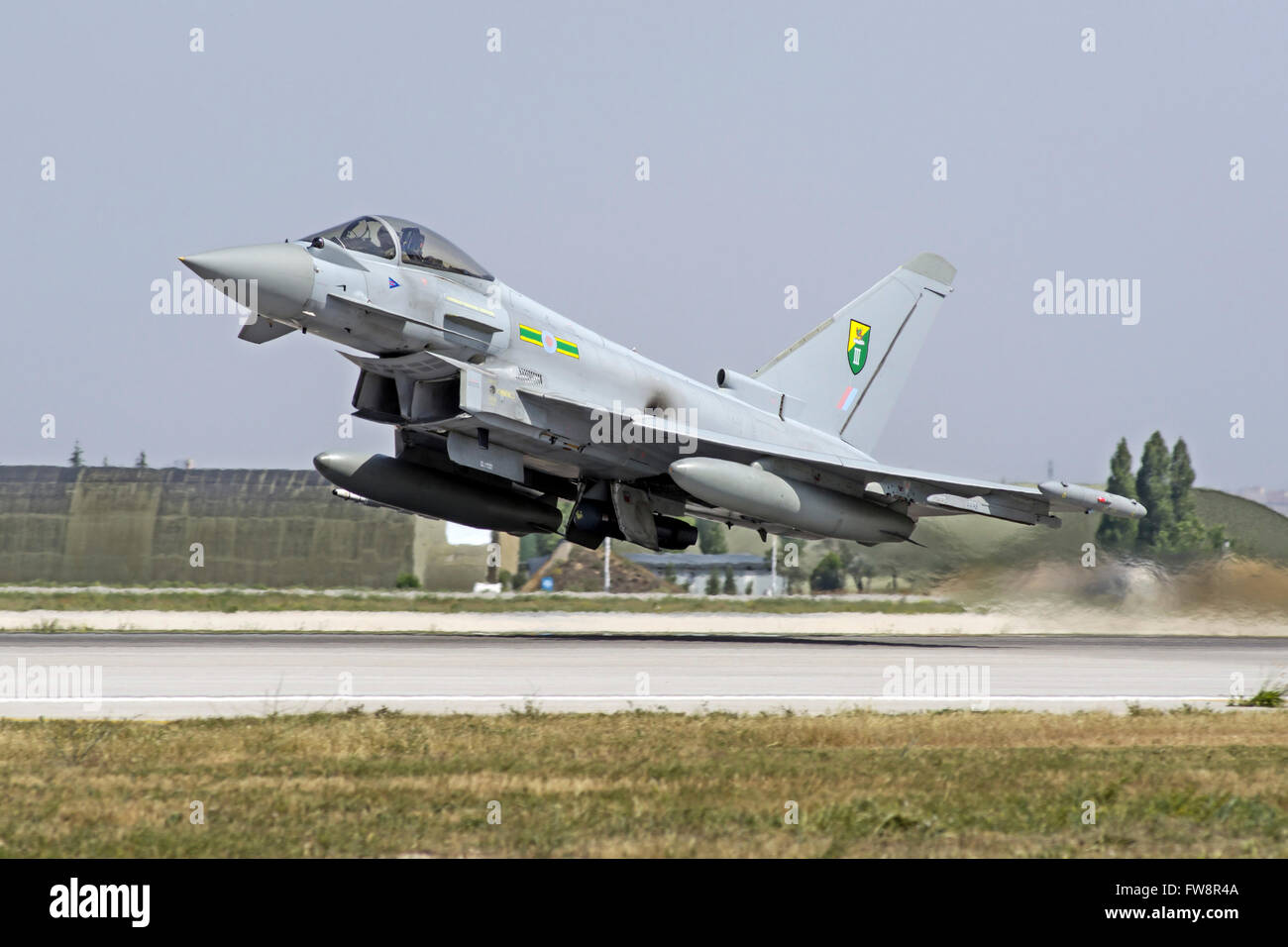 Ein Royal Air Force multi-Role Typhoon FGR4 Einnahme abseits von Konya Air Base während der internationalen Übung anatolischer Adler 2014 - Stockfoto