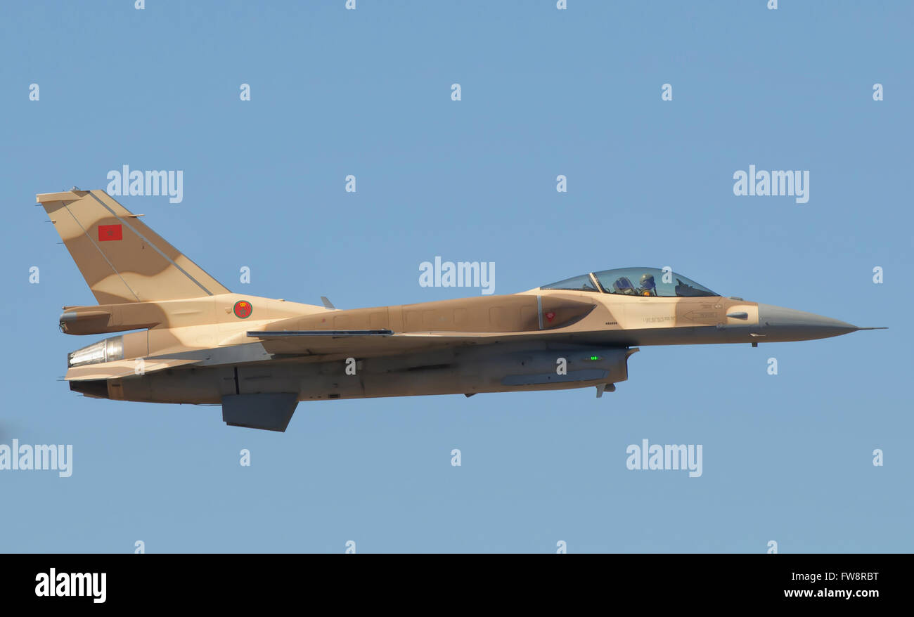 Eine königliche marokkanische Luftwaffe f-16 Block 52 + auf der Luftfahrtmesse Marrakesch in Marokko. Stockfoto