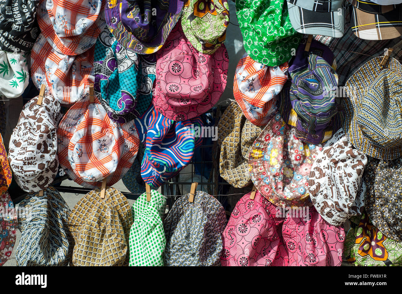 Hüte auf Verkauf, Osten CBD, Maseru, Lesotho Stockfoto